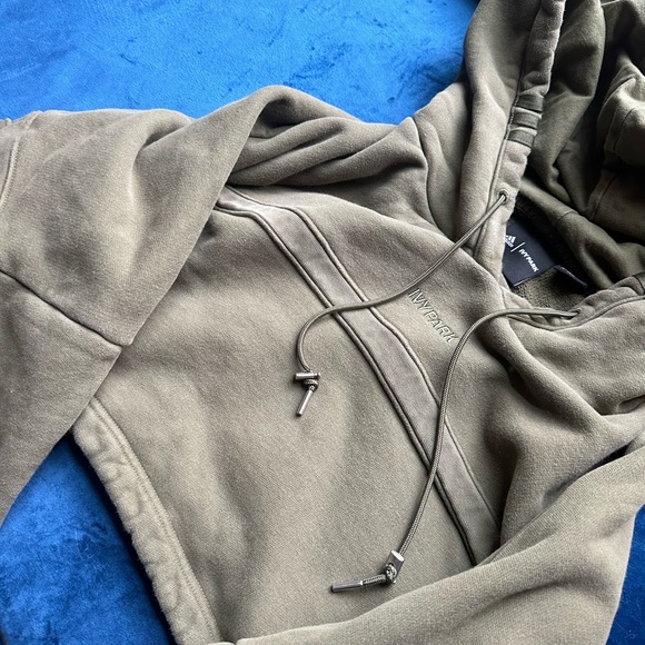 IVY PARK CROPPED HOODIE FOREST GREEN IVY PARK PELOTON SIZE L SOLD OUT - Picture 2 of 2